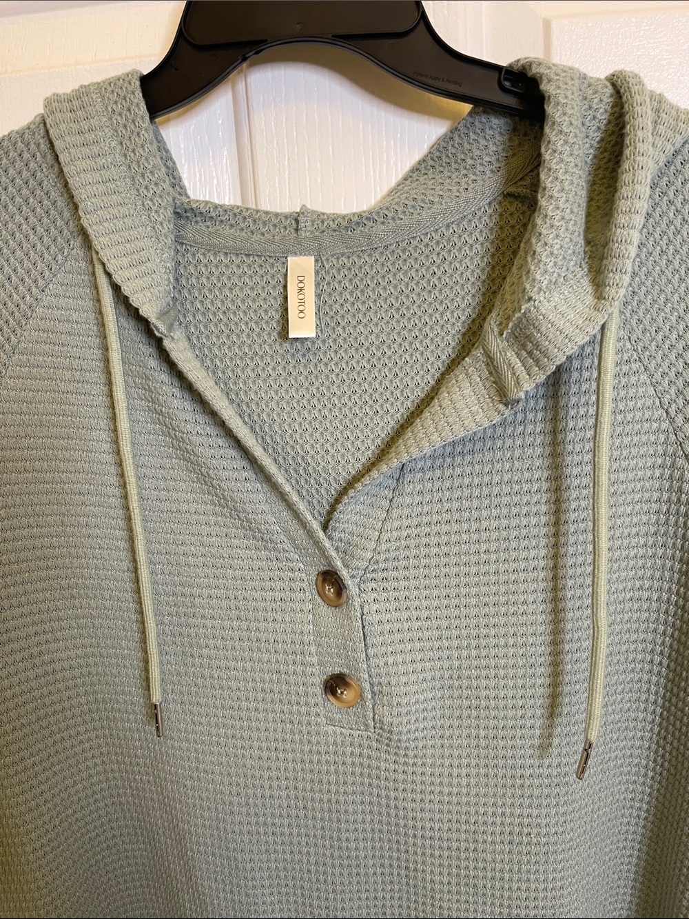 DOKOTOO Short-Sleeve Waffle Knit Hooded Henley in Sage Green